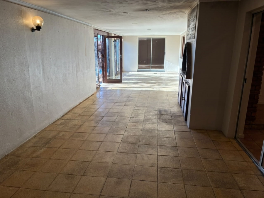 4 Bedroom Property for Sale in Fairy Glen Western Cape